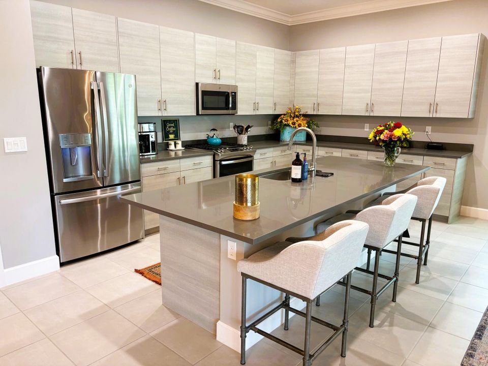 待售: $833,900 (2 贝兹, 3 浴室, 2740 平方英尺)