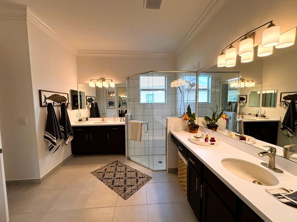 待售: $833,900 (2 贝兹, 3 浴室, 2740 平方英尺)