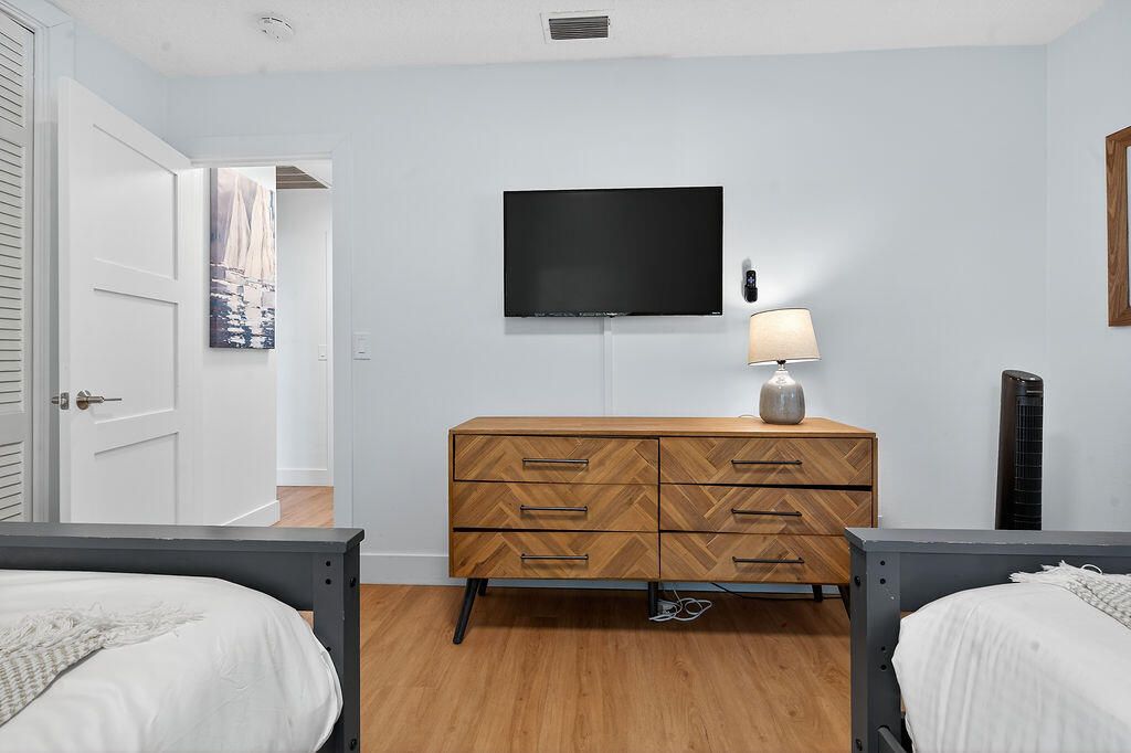 For Rent: $6,200 (3 beds, 2 baths, 1540 Square Feet)