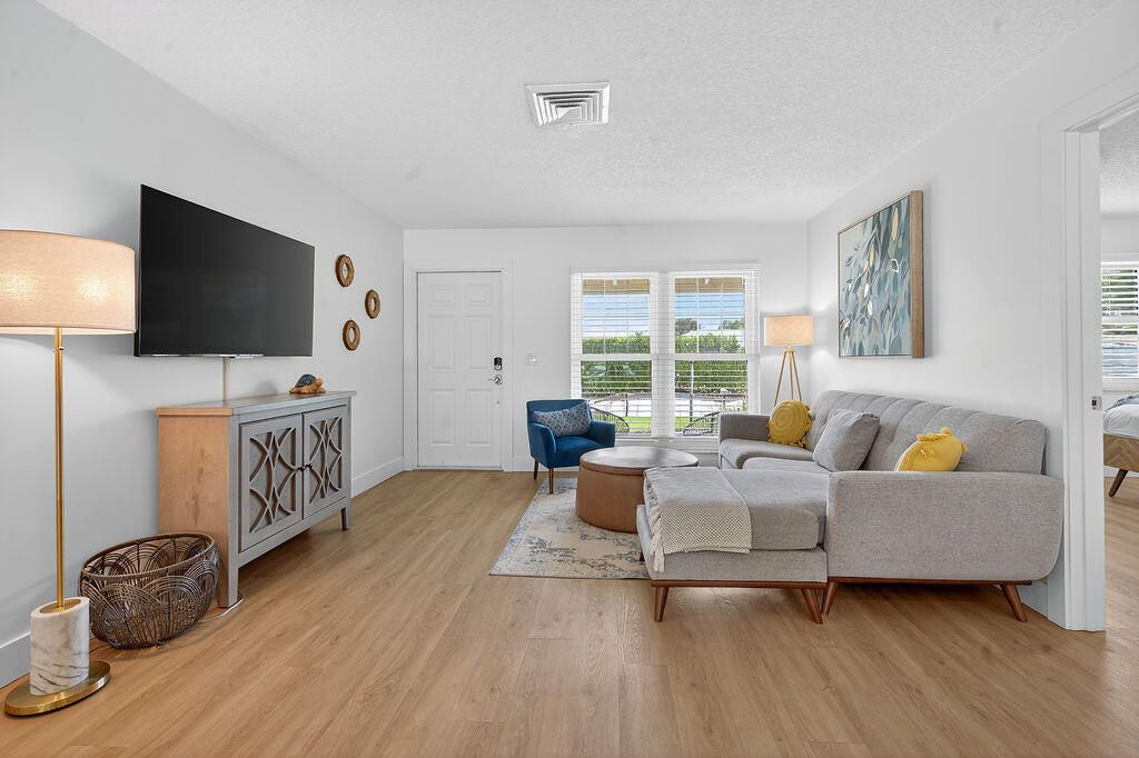 For Rent: $6,200 (3 beds, 2 baths, 1540 Square Feet)