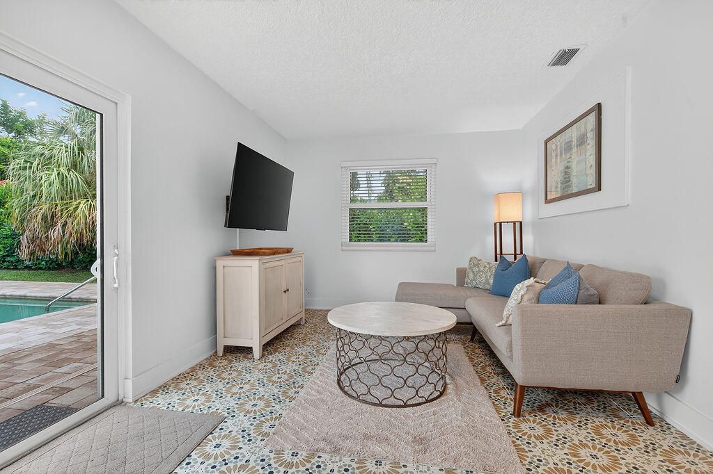 For Rent: $6,200 (3 beds, 2 baths, 1540 Square Feet)