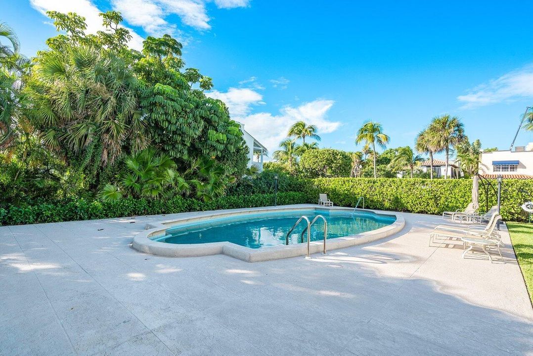 Active With Contract: $8,500 (2 beds, 2 baths, 1182 Square Feet)