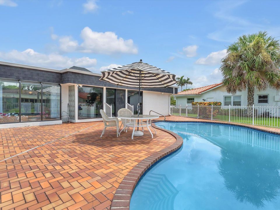 For Sale: $700,000 (3 beds, 2 baths, 3318 Square Feet)