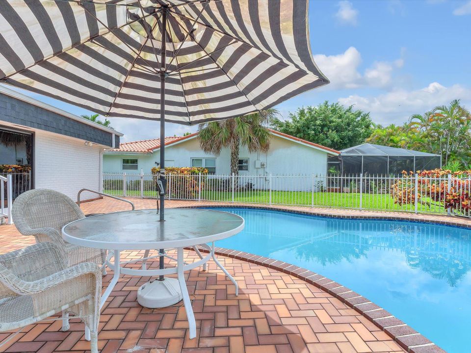 For Sale: $700,000 (3 beds, 2 baths, 3318 Square Feet)