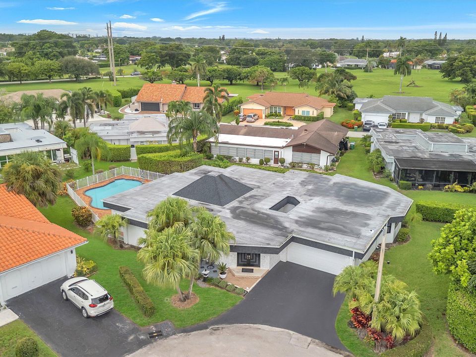 For Sale: $700,000 (3 beds, 2 baths, 3318 Square Feet)