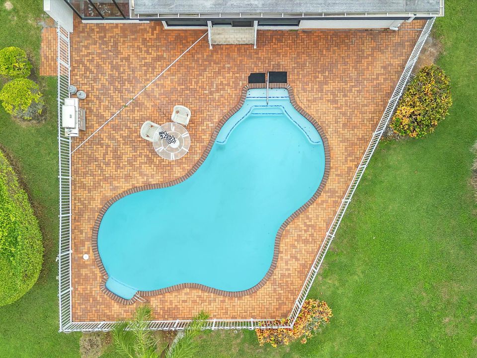 For Sale: $700,000 (3 beds, 2 baths, 3318 Square Feet)