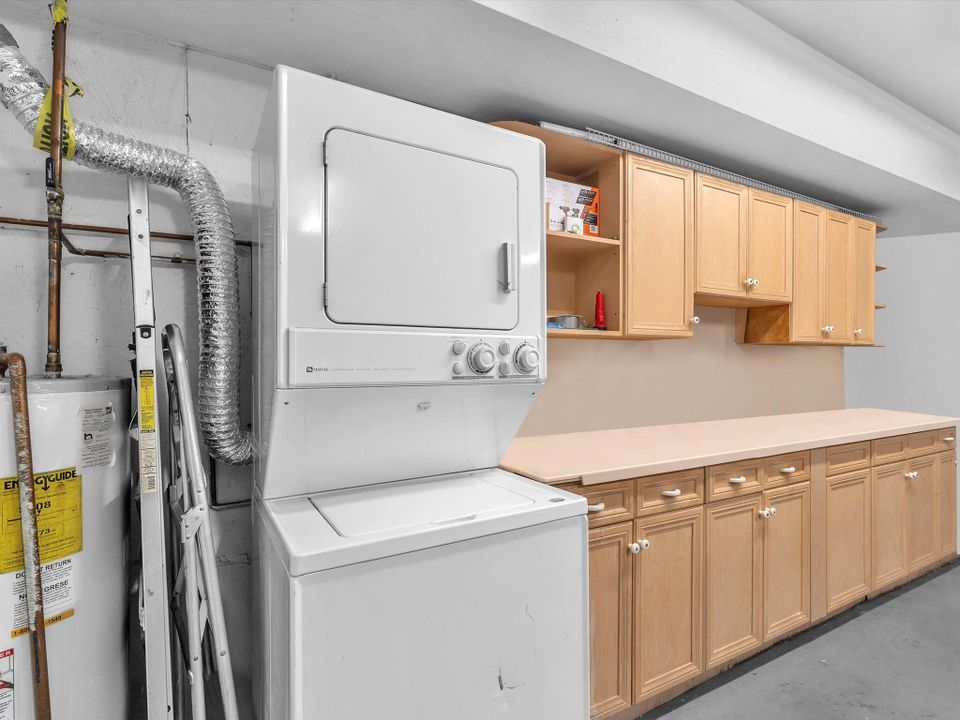 For Sale: $700,000 (3 beds, 2 baths, 3318 Square Feet)