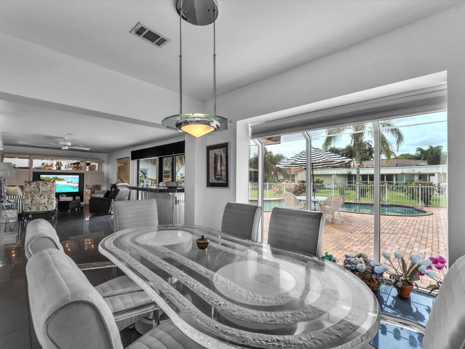 For Sale: $700,000 (3 beds, 2 baths, 3318 Square Feet)