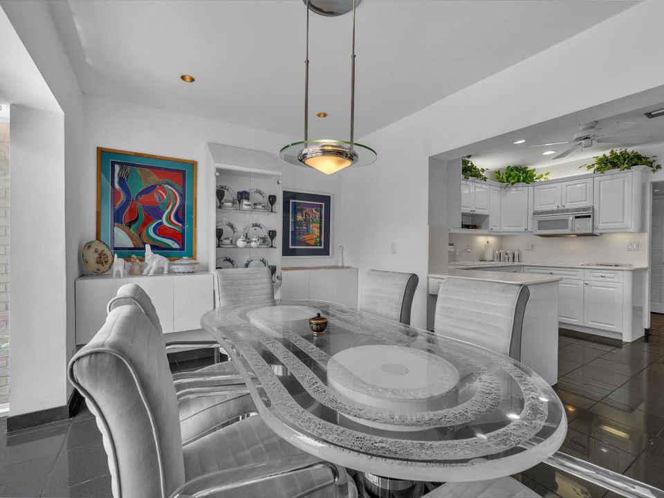 For Sale: $700,000 (3 beds, 2 baths, 3318 Square Feet)