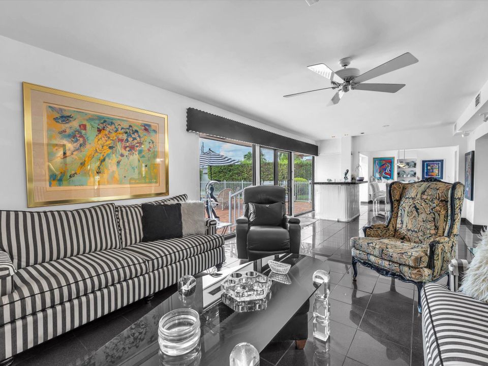 For Sale: $700,000 (3 beds, 2 baths, 3318 Square Feet)