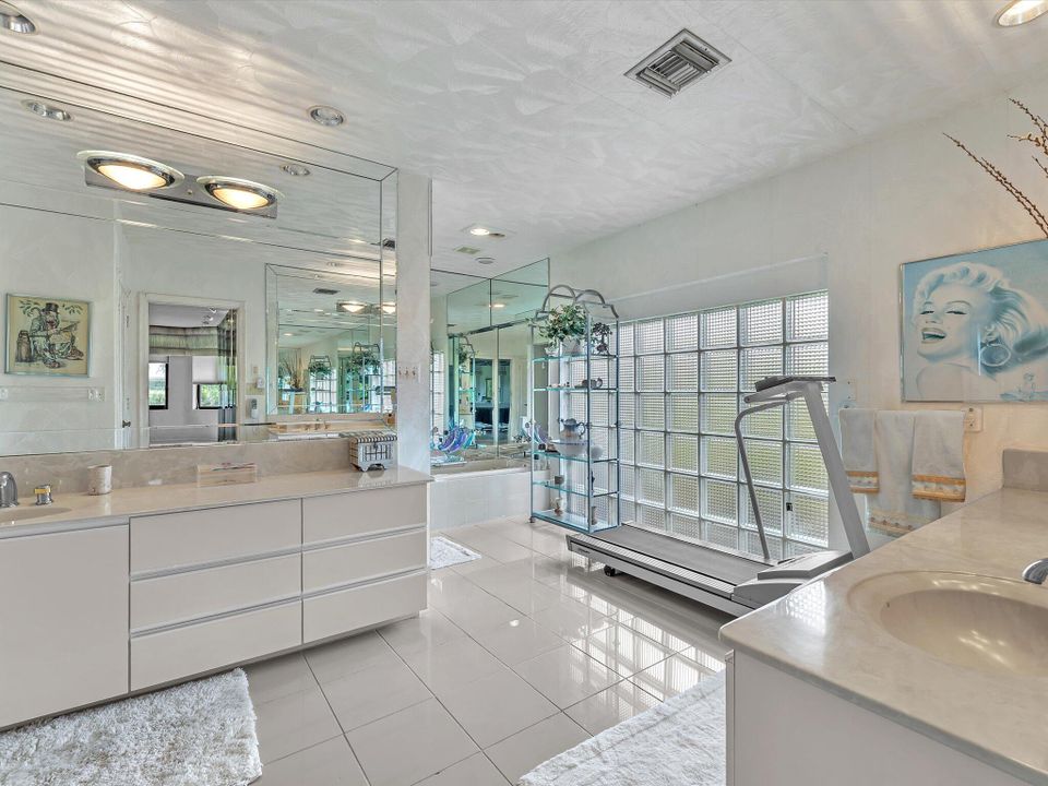 For Sale: $700,000 (3 beds, 2 baths, 3318 Square Feet)