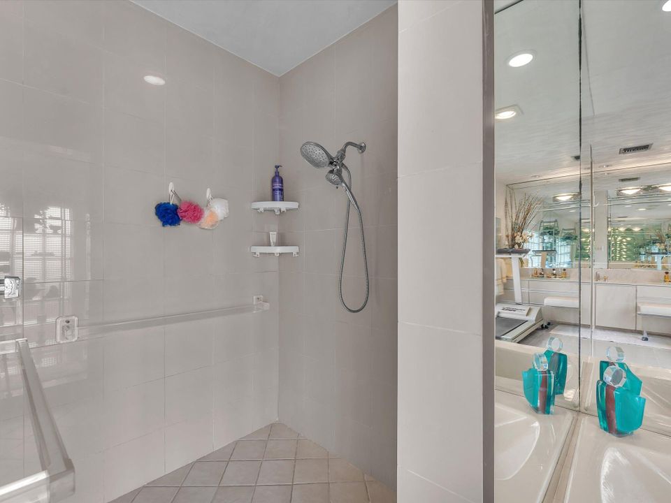 For Sale: $700,000 (3 beds, 2 baths, 3318 Square Feet)