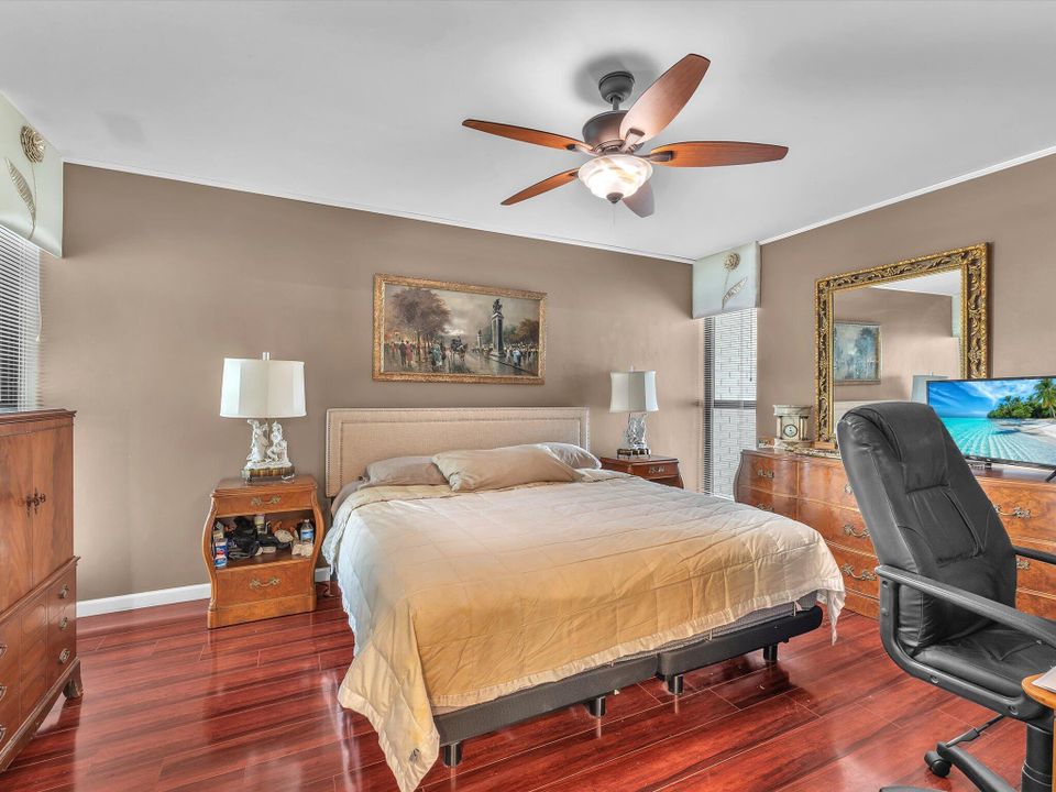 For Sale: $700,000 (3 beds, 2 baths, 3318 Square Feet)