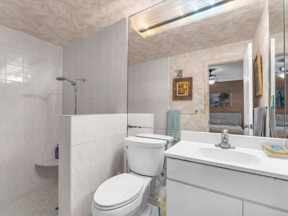 For Sale: $700,000 (3 beds, 2 baths, 3318 Square Feet)