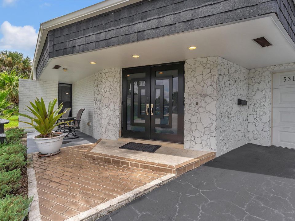 For Sale: $700,000 (3 beds, 2 baths, 3318 Square Feet)