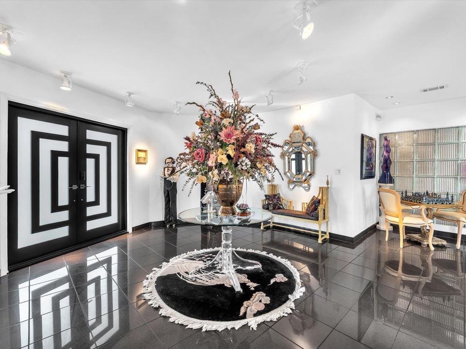 For Sale: $700,000 (3 beds, 2 baths, 3318 Square Feet)