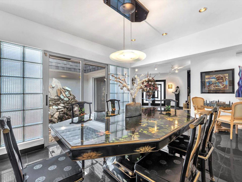 For Sale: $700,000 (3 beds, 2 baths, 3318 Square Feet)