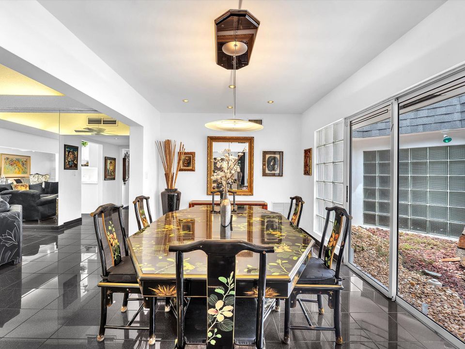 For Sale: $700,000 (3 beds, 2 baths, 3318 Square Feet)