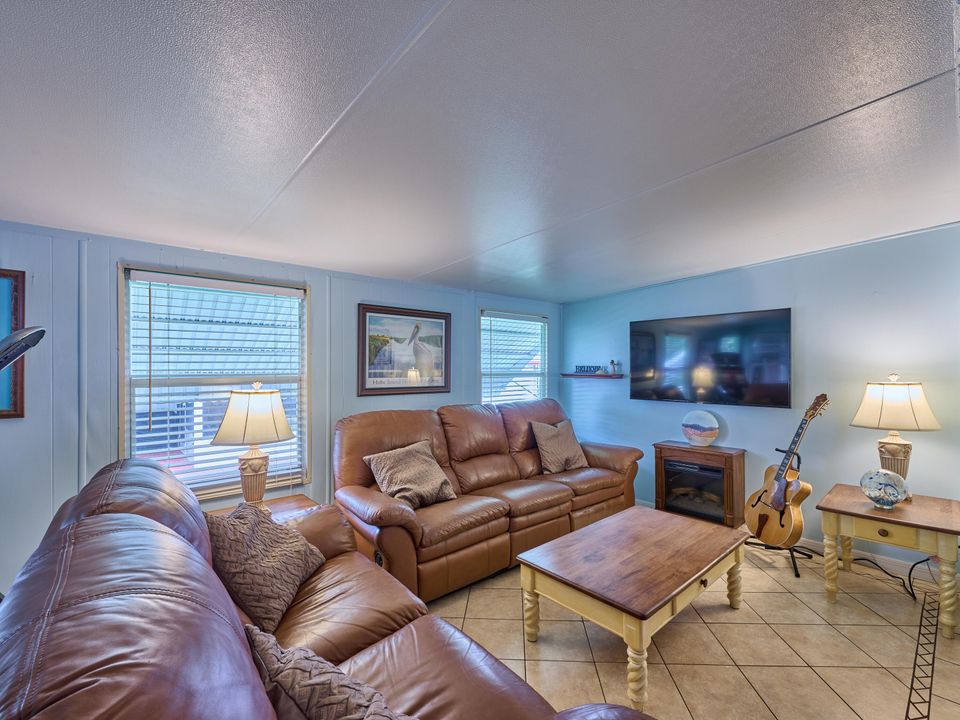 Recently Sold: $199,900 (2 beds, 2 baths, 672 Square Feet)