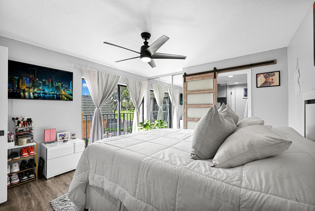 合同活跃: $309,999 (2 贝兹, 2 浴室, 1236 平方英尺)