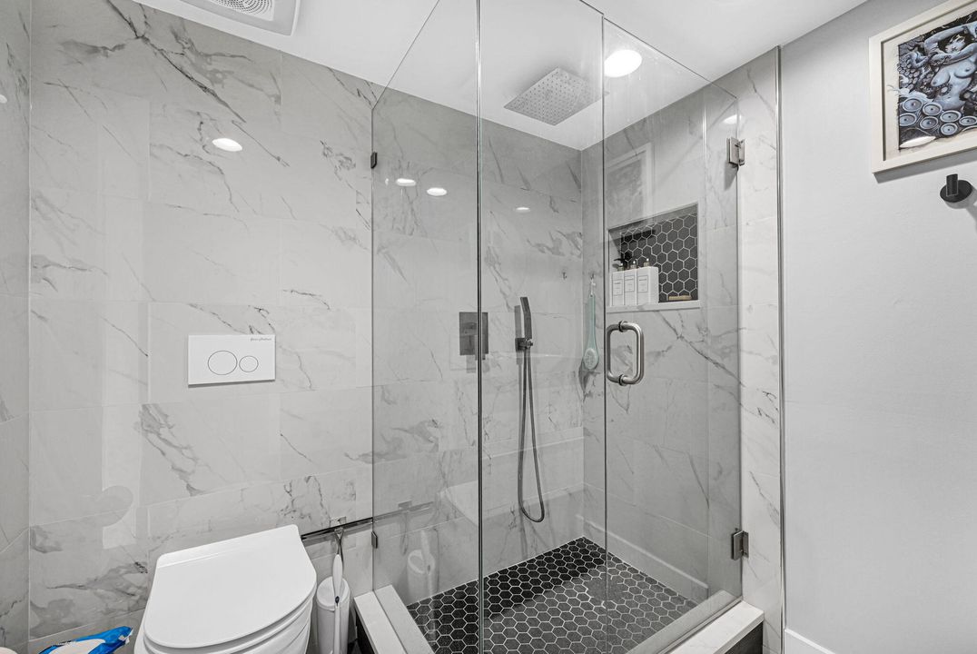 合同活跃: $309,999 (2 贝兹, 2 浴室, 1236 平方英尺)