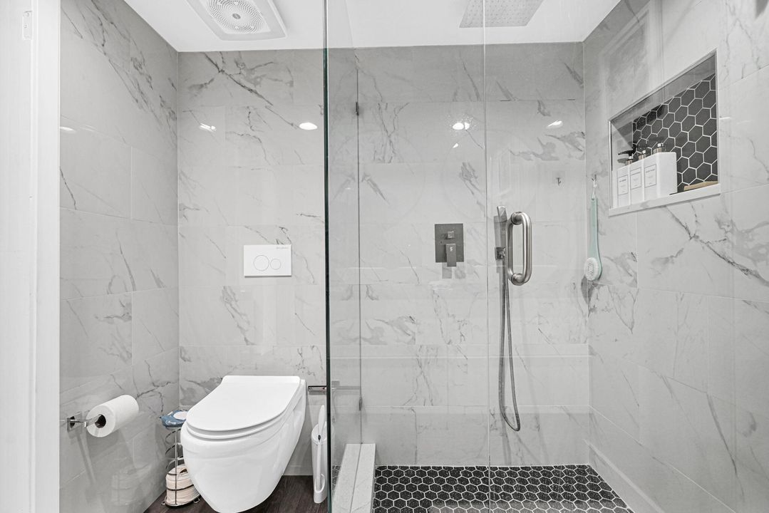 合同活跃: $309,999 (2 贝兹, 2 浴室, 1236 平方英尺)