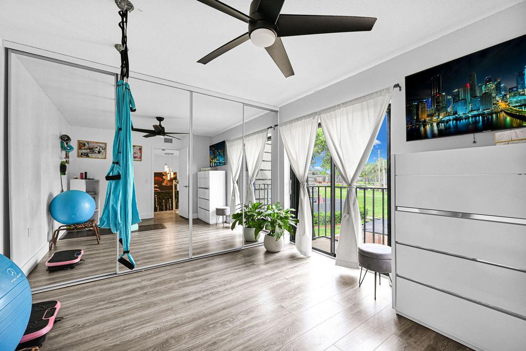 合同活跃: $309,999 (2 贝兹, 2 浴室, 1236 平方英尺)