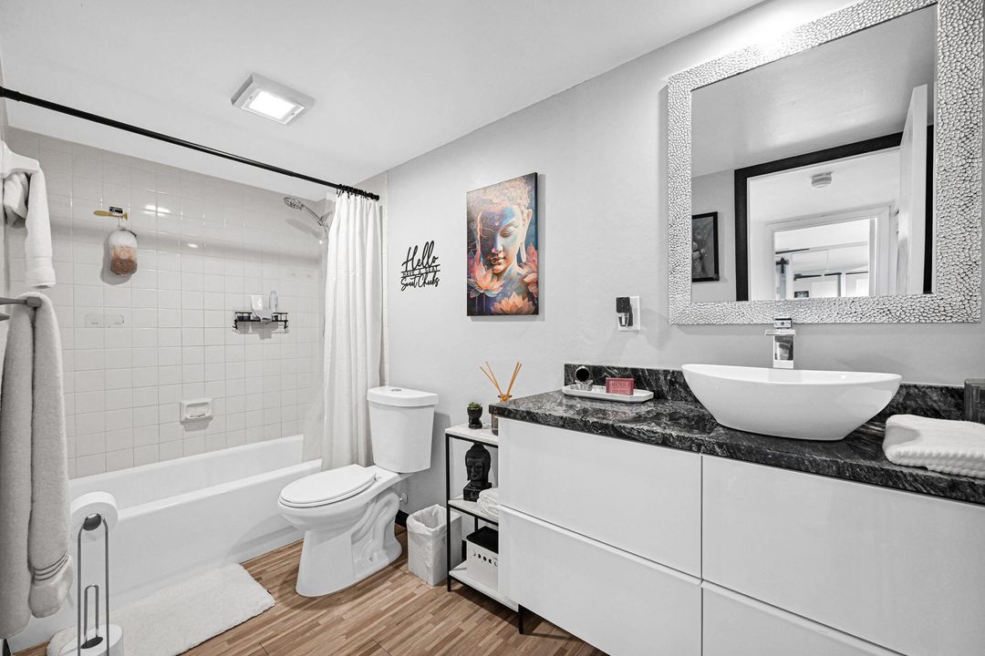 合同活跃: $309,999 (2 贝兹, 2 浴室, 1236 平方英尺)