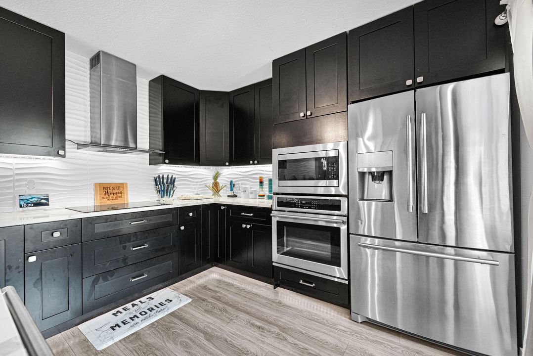 合同活跃: $309,999 (2 贝兹, 2 浴室, 1236 平方英尺)