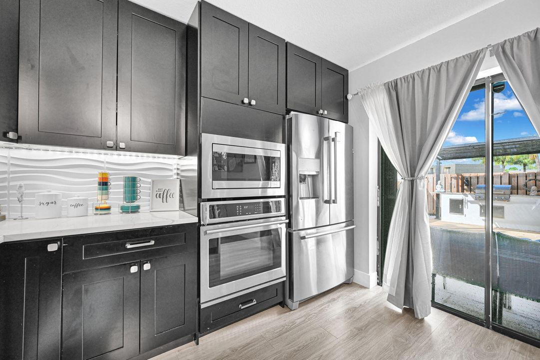 合同活跃: $309,999 (2 贝兹, 2 浴室, 1236 平方英尺)