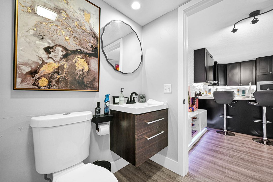 合同活跃: $309,999 (2 贝兹, 2 浴室, 1236 平方英尺)