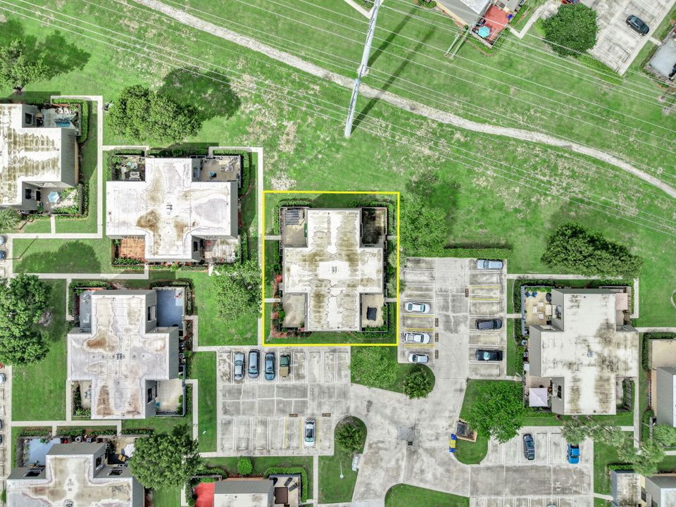 合同活跃: $309,999 (2 贝兹, 2 浴室, 1236 平方英尺)