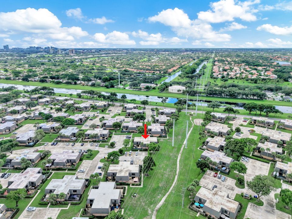 合同活跃: $309,999 (2 贝兹, 2 浴室, 1236 平方英尺)