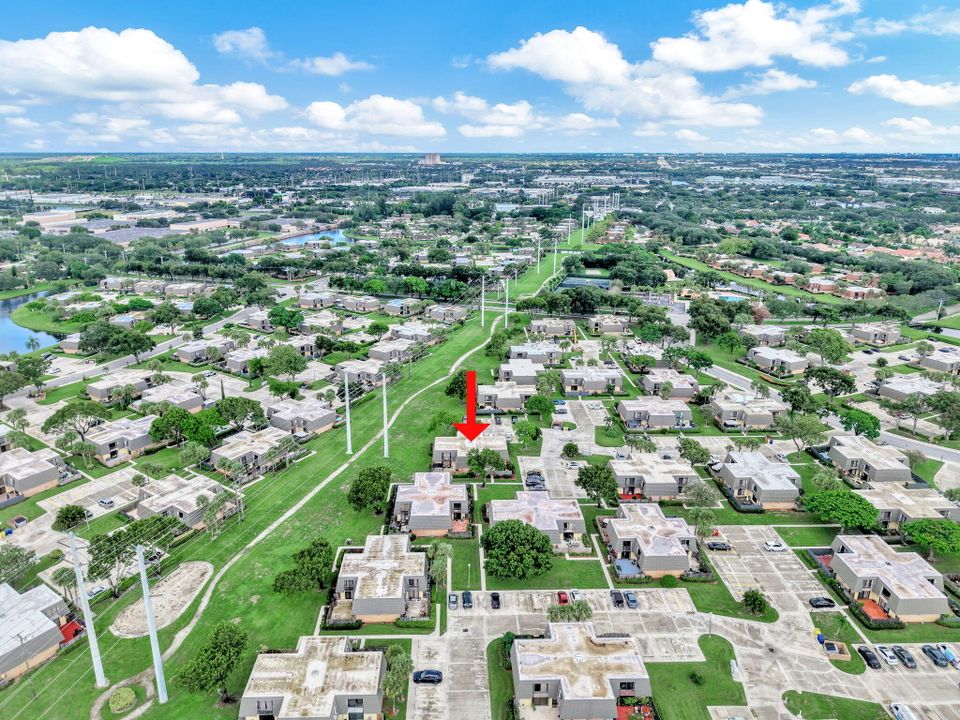 合同活跃: $309,999 (2 贝兹, 2 浴室, 1236 平方英尺)