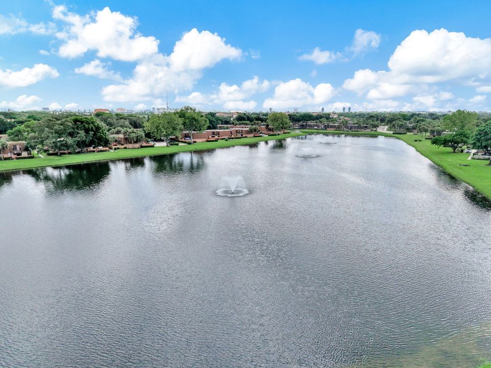 合同活跃: $309,999 (2 贝兹, 2 浴室, 1236 平方英尺)