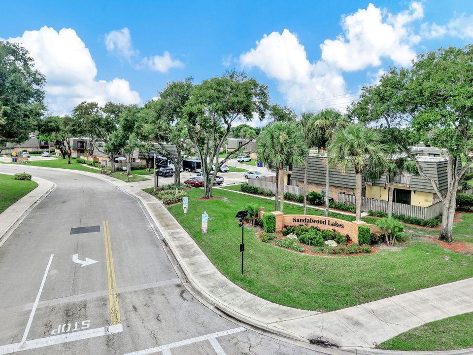 合同活跃: $309,999 (2 贝兹, 2 浴室, 1236 平方英尺)