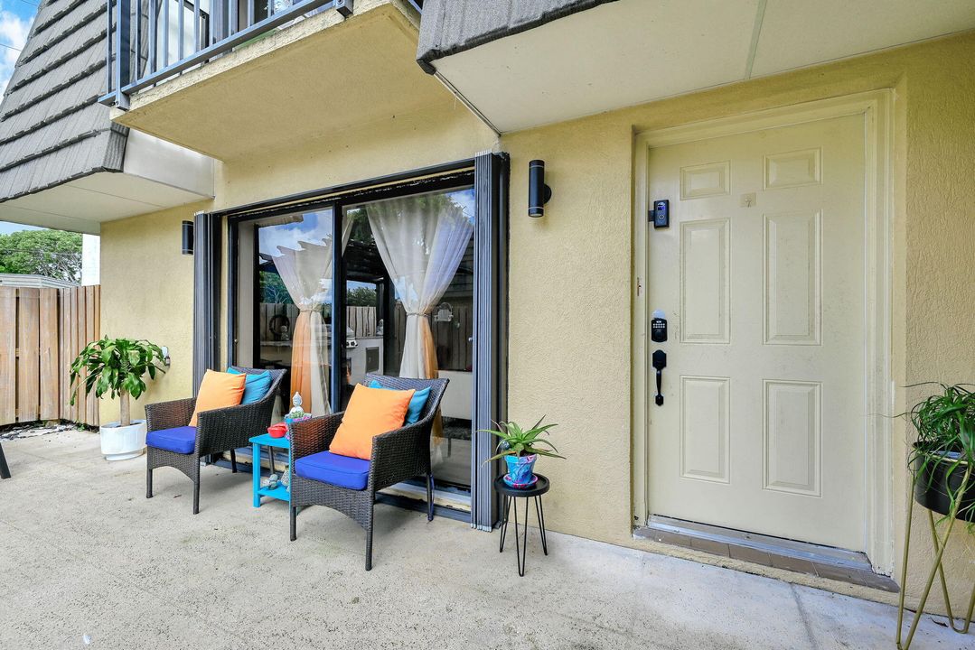 合同活跃: $309,999 (2 贝兹, 2 浴室, 1236 平方英尺)