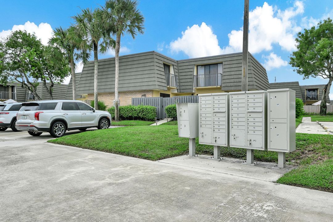 合同活跃: $309,999 (2 贝兹, 2 浴室, 1236 平方英尺)