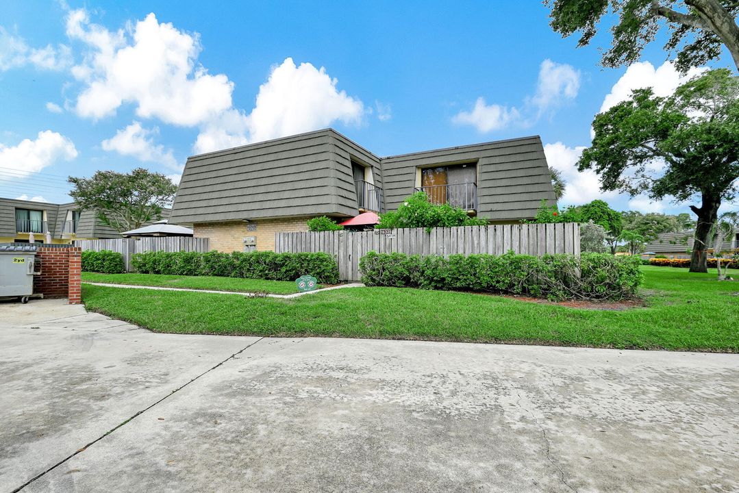 合同活跃: $309,999 (2 贝兹, 2 浴室, 1236 平方英尺)