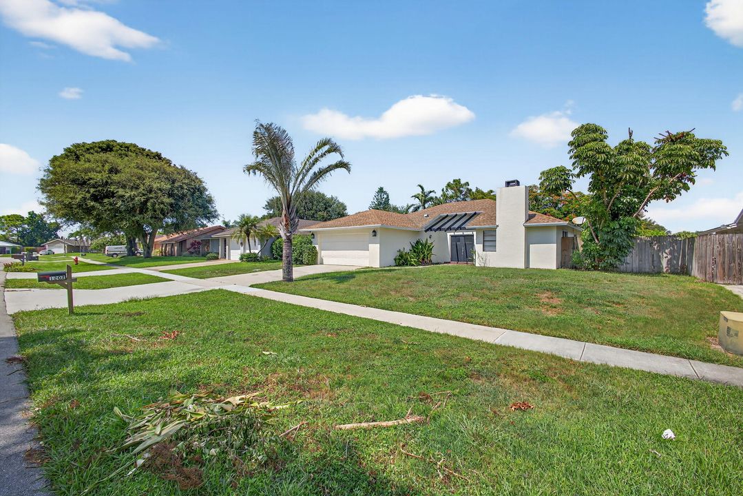 Active With Contract: $3,650 (3 beds, 2 baths, 1865 Square Feet)