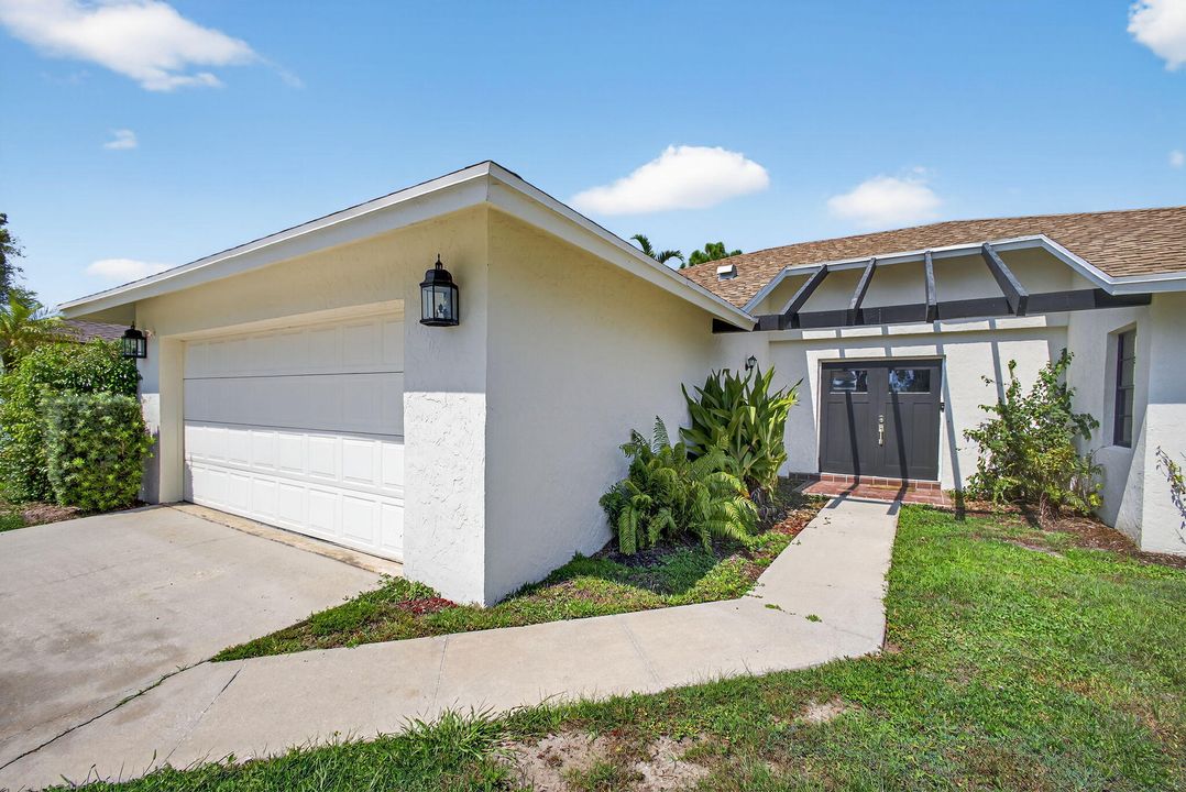 Active With Contract: $3,650 (3 beds, 2 baths, 1865 Square Feet)