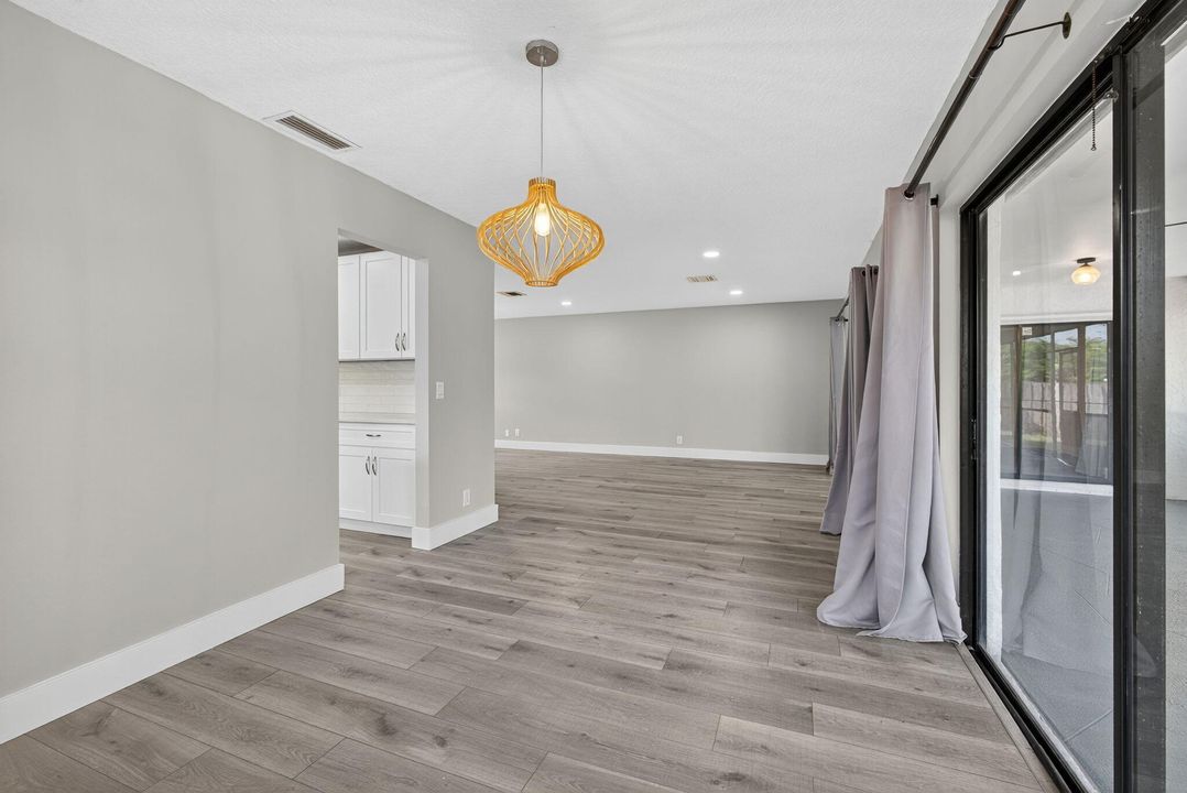 Active With Contract: $3,650 (3 beds, 2 baths, 1865 Square Feet)