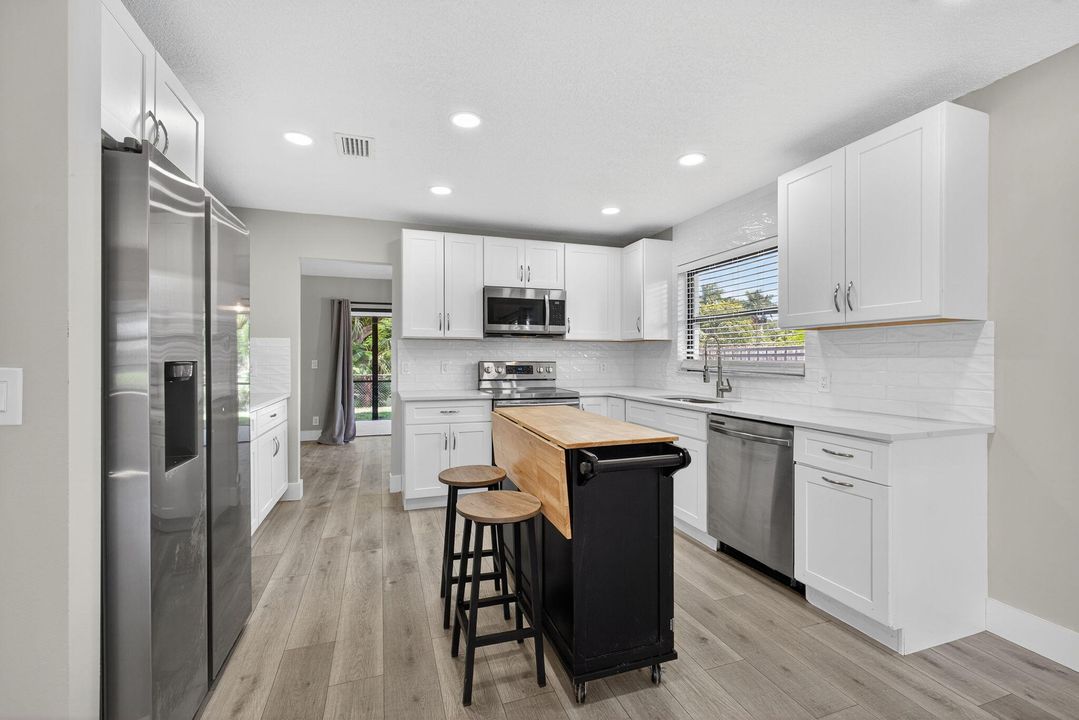 Active With Contract: $3,650 (3 beds, 2 baths, 1865 Square Feet)