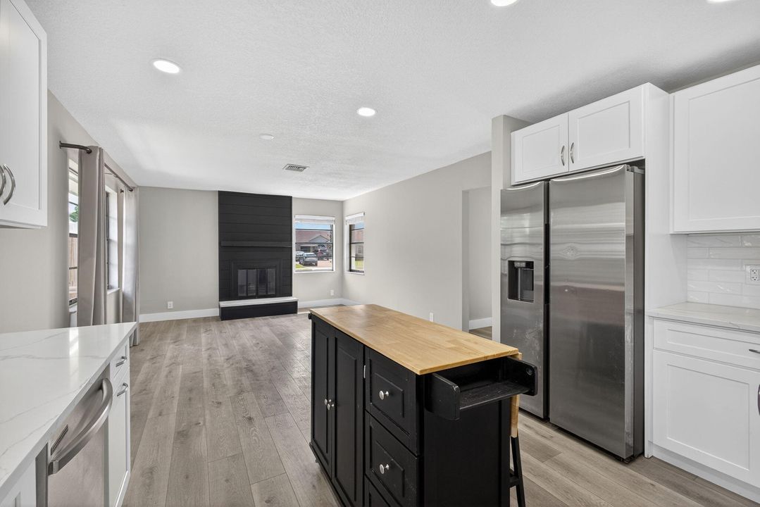 Active With Contract: $3,650 (3 beds, 2 baths, 1865 Square Feet)