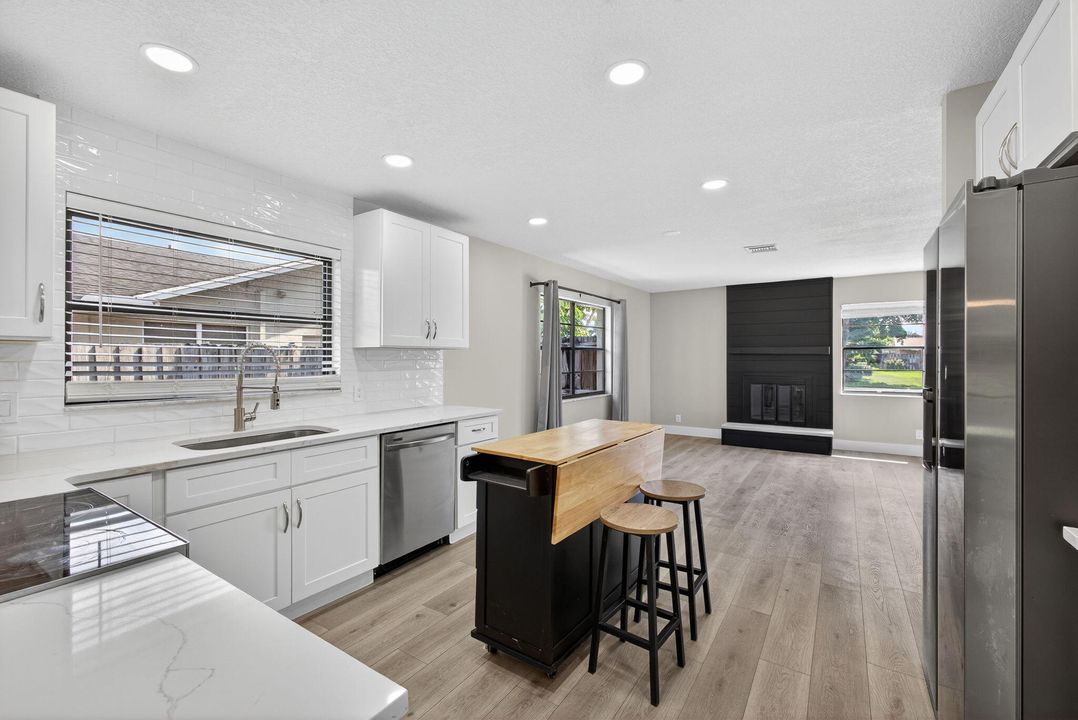 Active With Contract: $3,650 (3 beds, 2 baths, 1865 Square Feet)