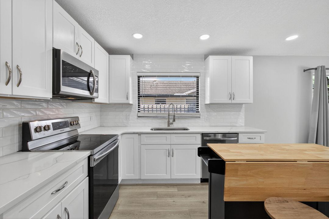 Active With Contract: $3,650 (3 beds, 2 baths, 1865 Square Feet)