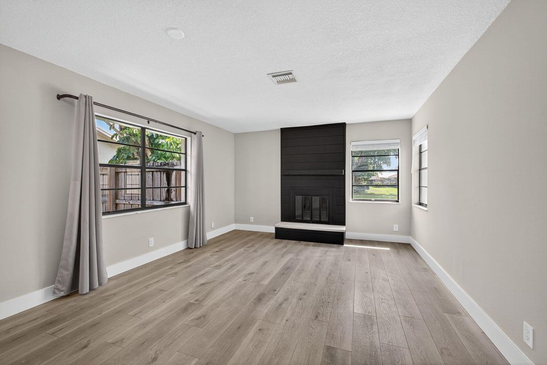 Active With Contract: $3,650 (3 beds, 2 baths, 1865 Square Feet)