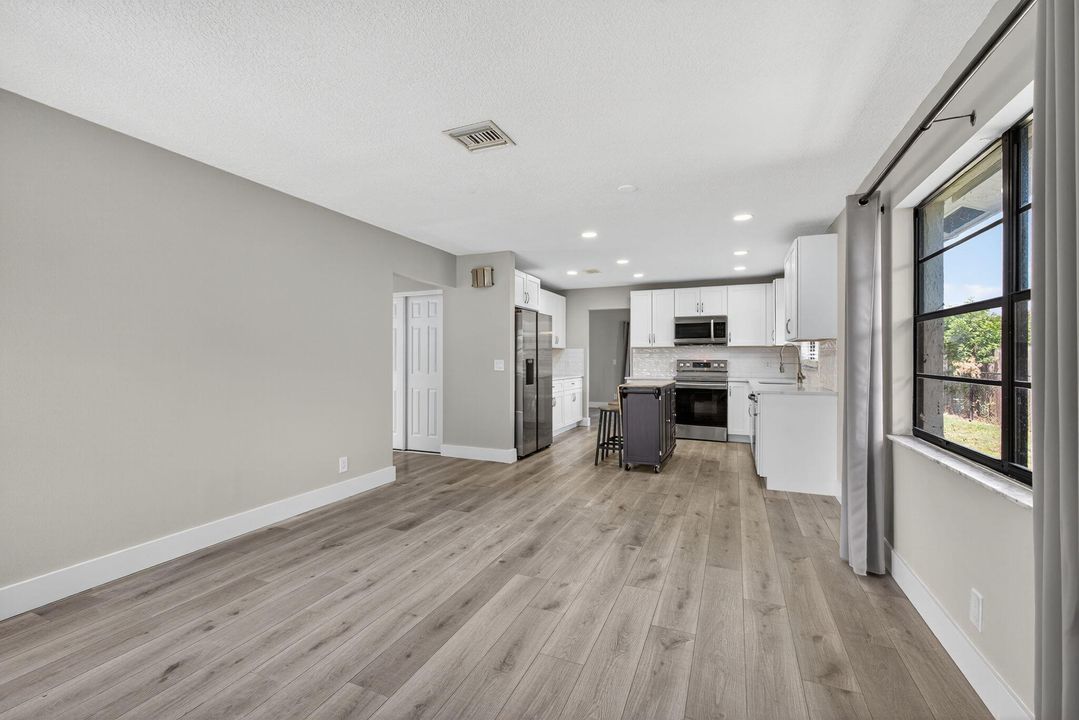 Active With Contract: $3,650 (3 beds, 2 baths, 1865 Square Feet)