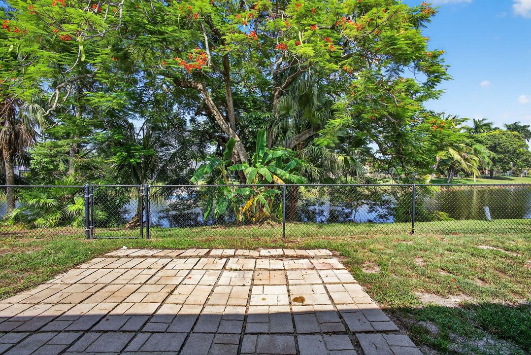 Active With Contract: $3,650 (3 beds, 2 baths, 1865 Square Feet)