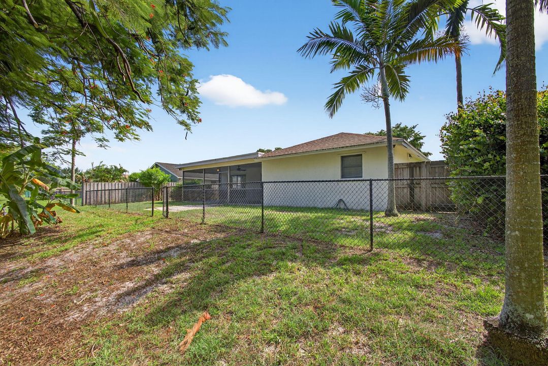 Active With Contract: $3,650 (3 beds, 2 baths, 1865 Square Feet)